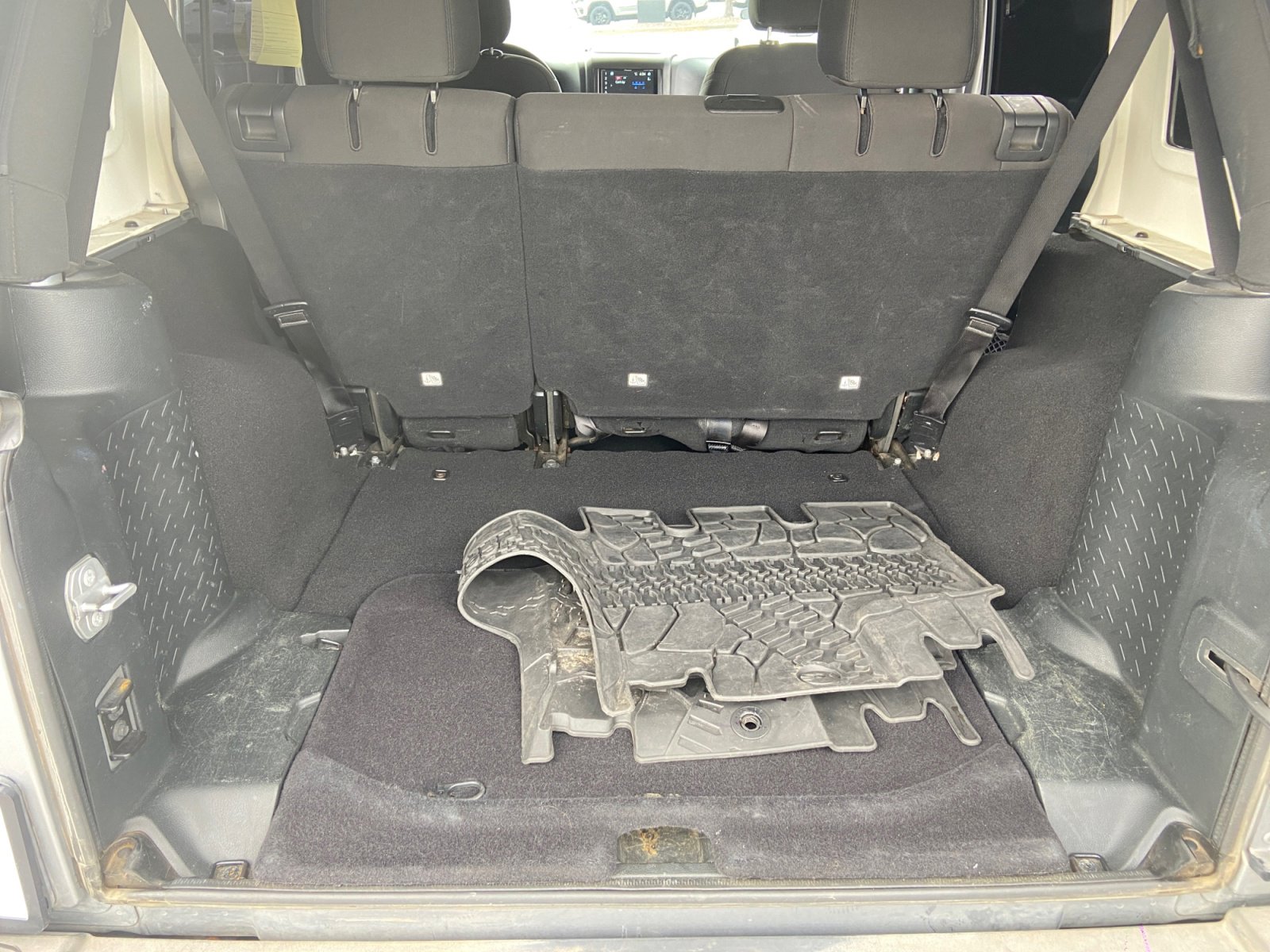 Used 2018 Jeep Wrangler Unlimited Sport S image 34