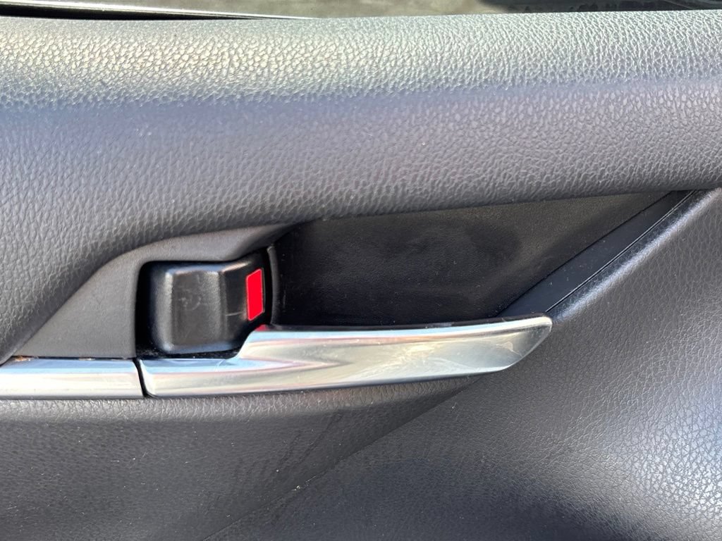 Used 2023 Toyota Camry SE FWD image 8