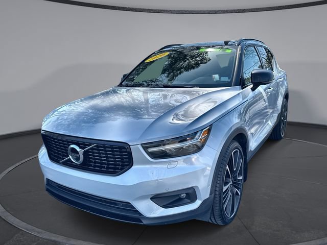 Used 2020 Volvo XC40 T5 R-Design image 1