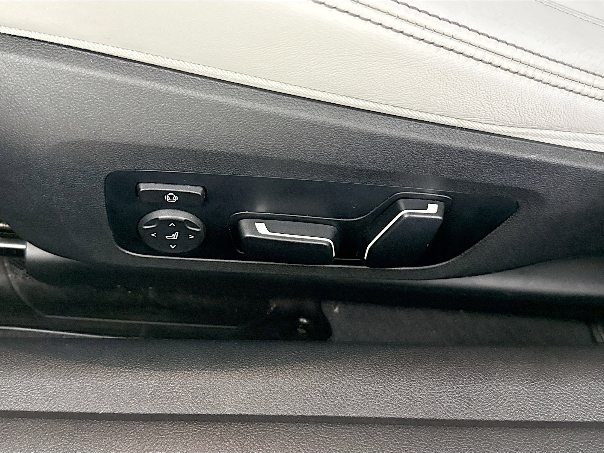 Used 2025 BMW M4 Competition image 24