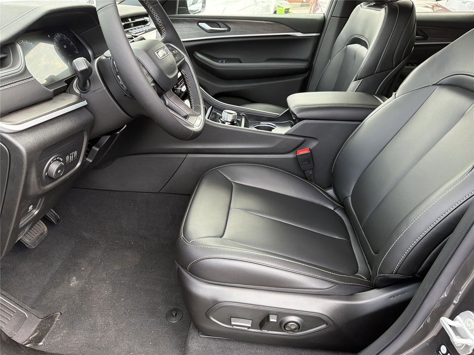 New 2025 Jeep Grand Cherokee Limited image 10