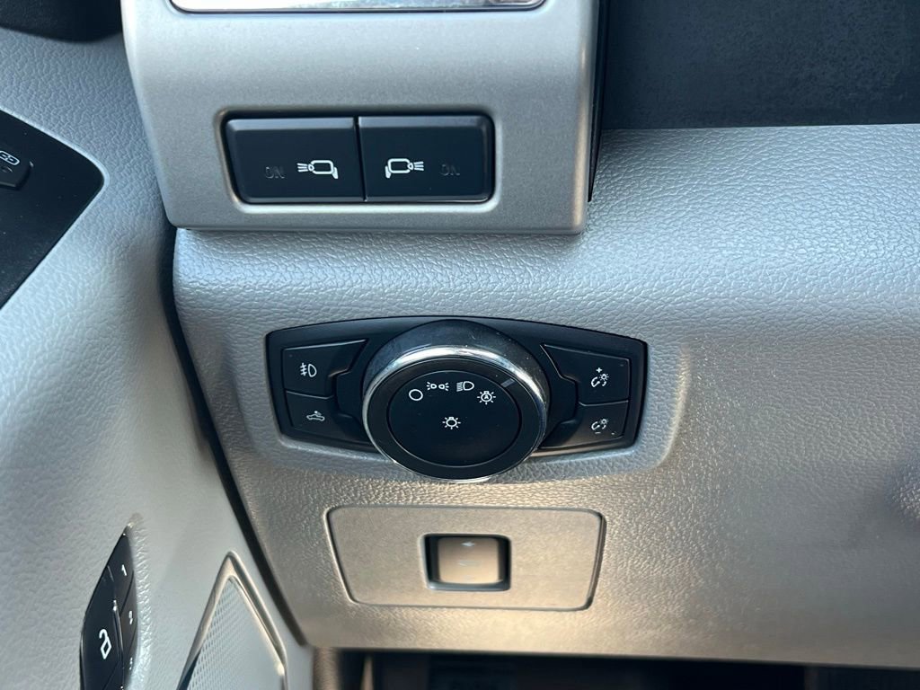 Used 2015 Ford F150 Lariat image 34