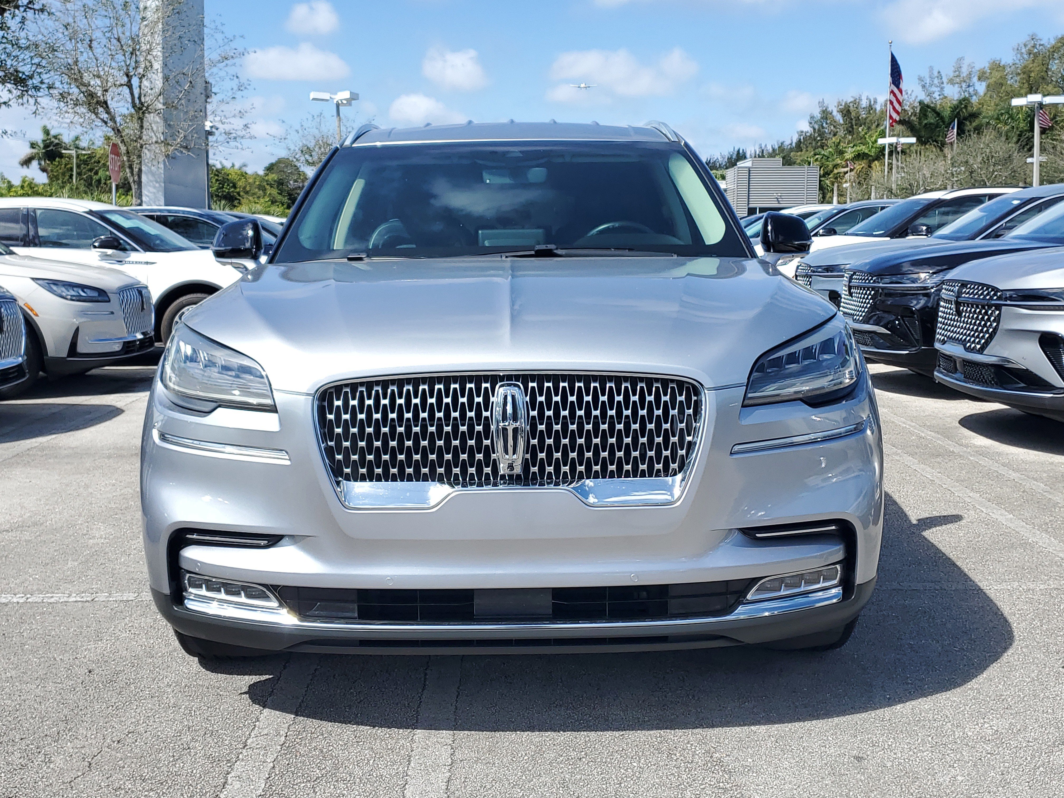 Certified 2020 Lincoln Aviator Reserve image 2