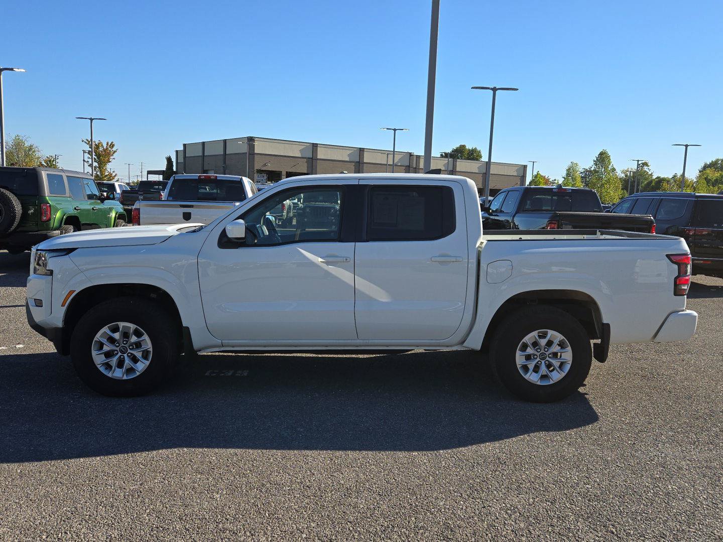 Used 2024 Nissan Frontier SV AWD/4WD image 4