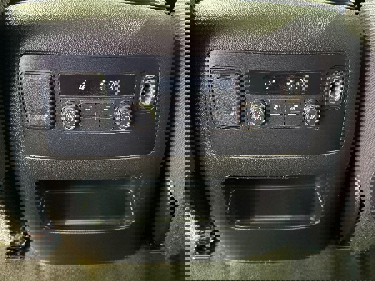 Used 2015 GMC Yukon XL SLE w/ Convenience Package image 24