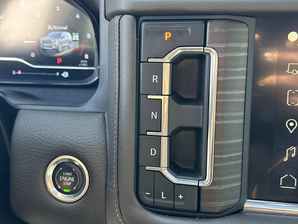 Used 2024 GMC Yukon XL Denali w/ Denali Reserve Package image 15