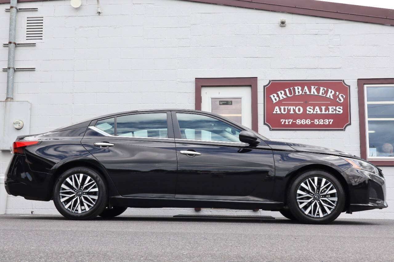 Used 2025 Nissan Altima 2.5 SV