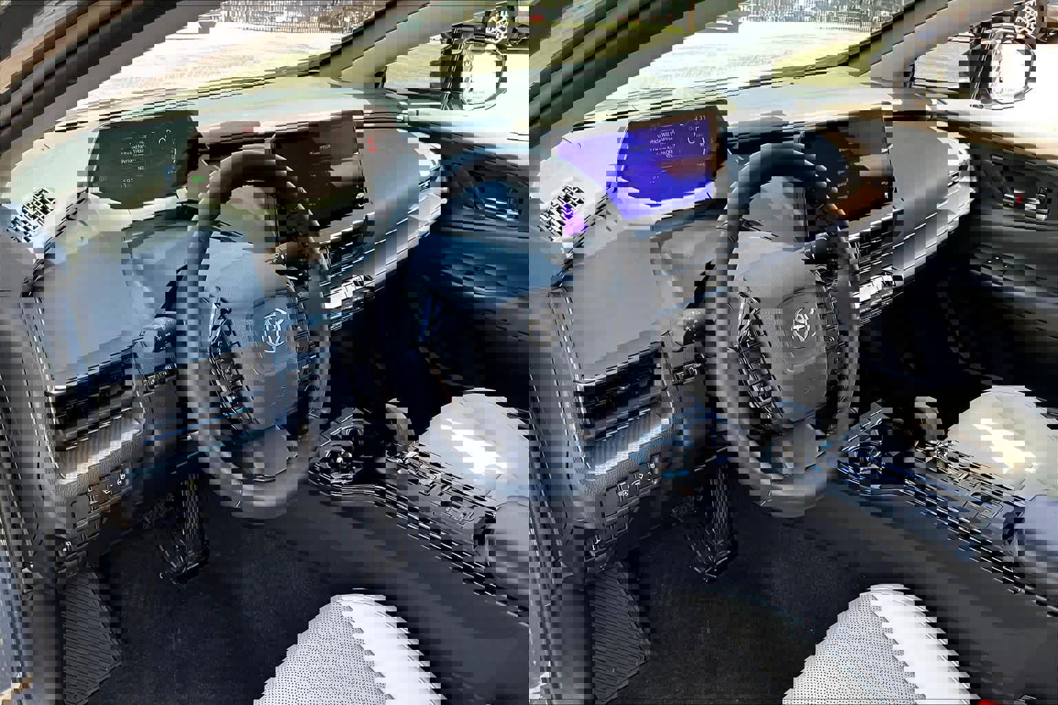 Used 2024 Toyota Prius XLE image 18