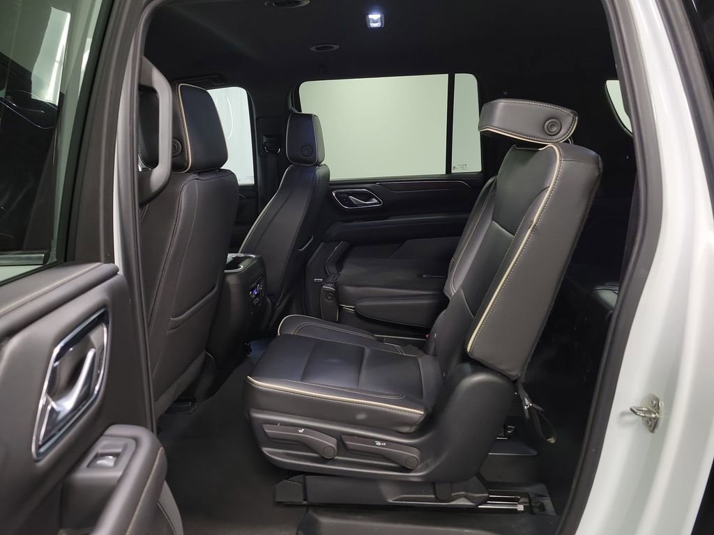 Used 2023 Chevrolet Suburban Premier image 23