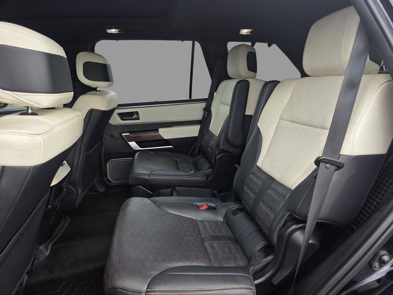 Used 2023 Toyota Sequoia Capstone RWD image 21