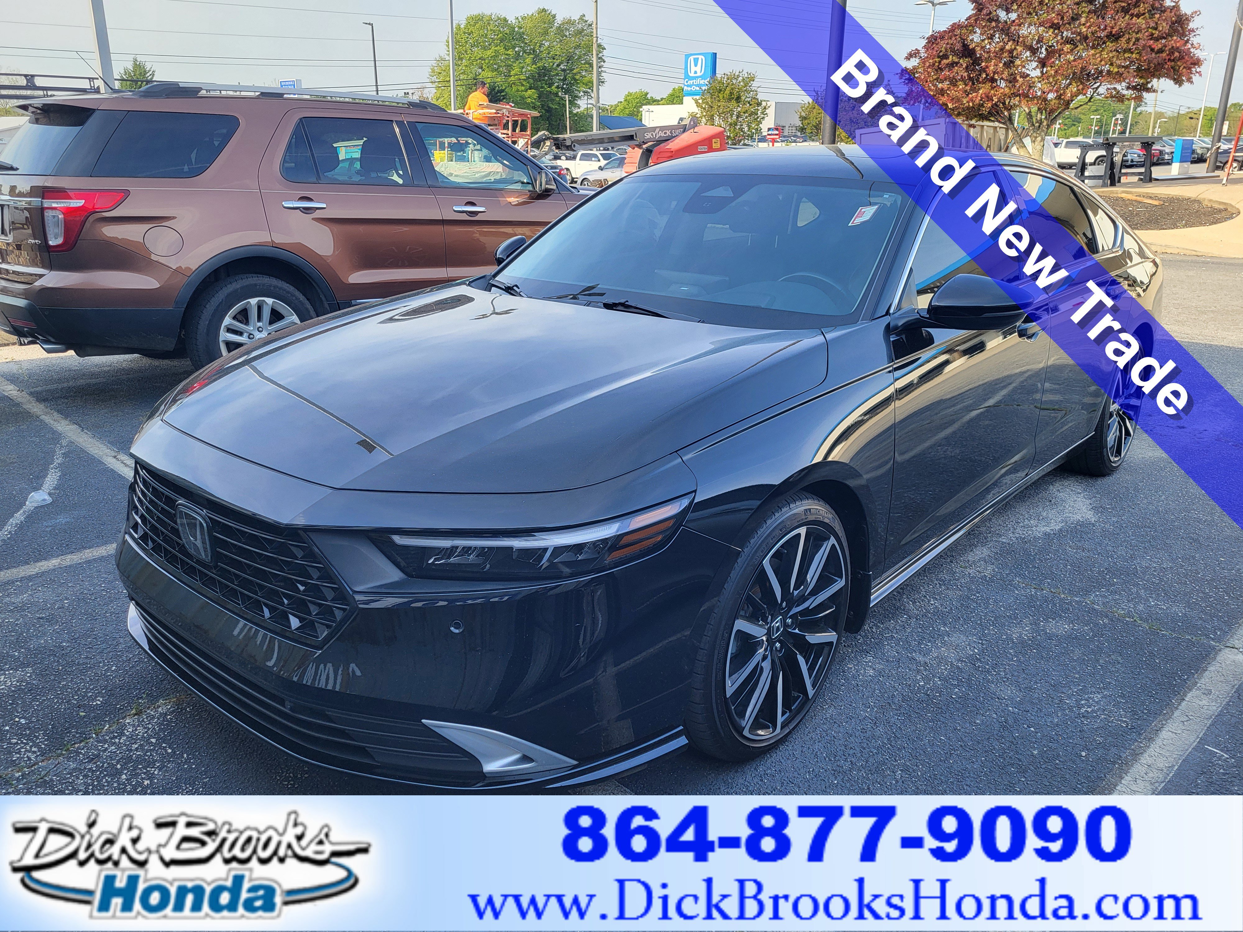 Used 2023 Honda Accord Touring image 1