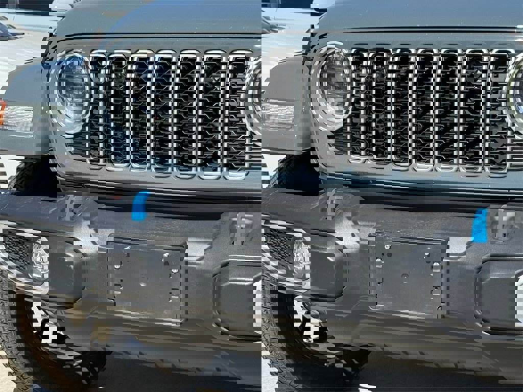 Used 2024 Jeep Wrangler Unlimited Sahara image 4