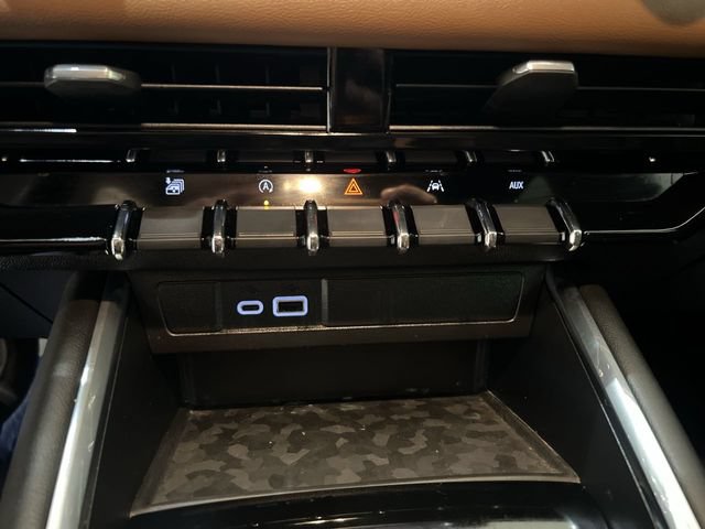 Used 2024 GMC Canyon AT4 w/ Technology Package AWD/4WD image 17