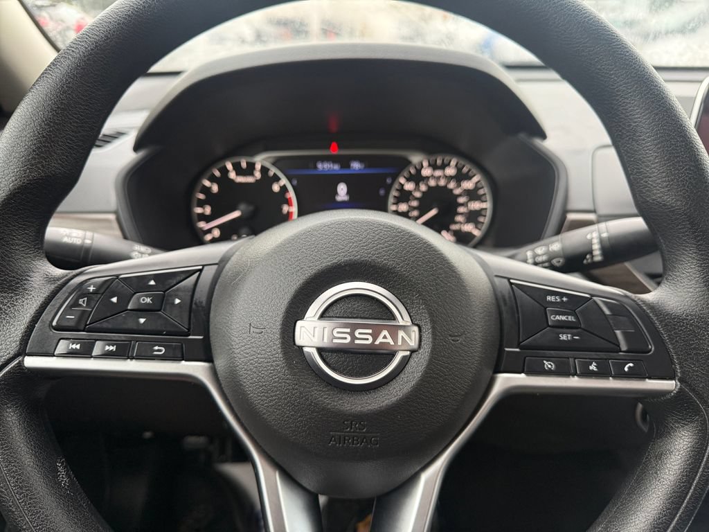 Used 2025 Nissan Altima 2.5 SV FWD image 32