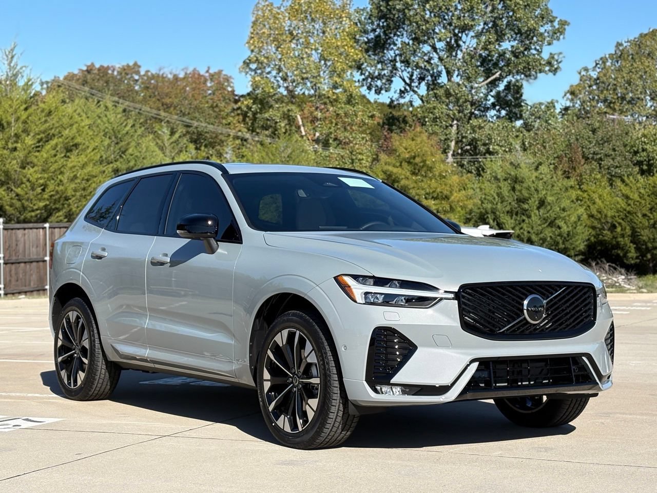 New 2026 Volvo XC60 B5 Plus w/ Protection Package Premier AWD/4WD image 4