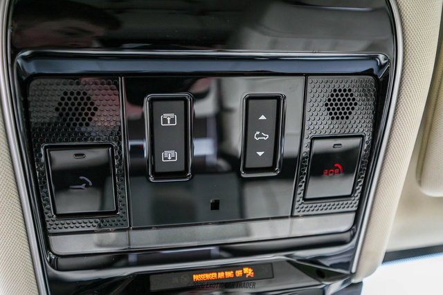 Used 2025 Land Rover Range Rover SE image 47