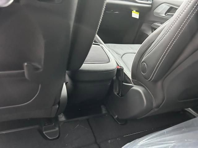 New 2026 Chrysler Pacifica Limited w/ Uconnect Theater Family Group image 15