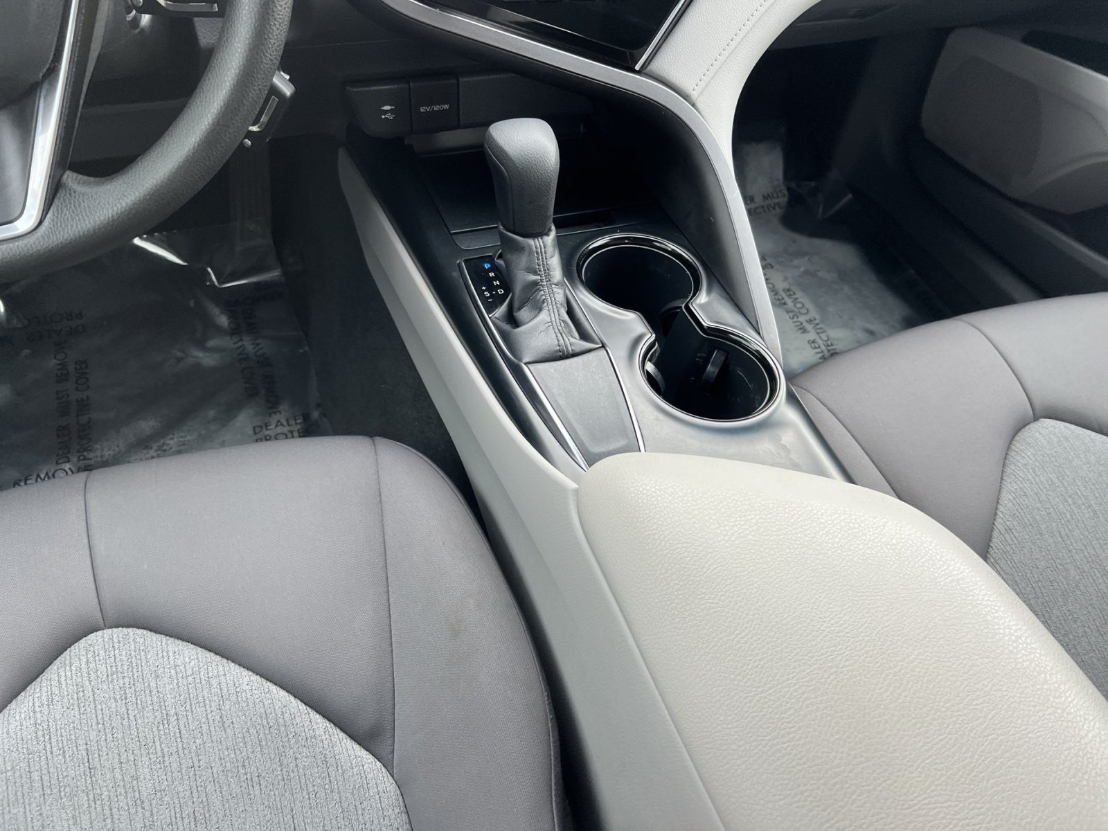 Used 2018 Toyota Camry LE FWD image 22