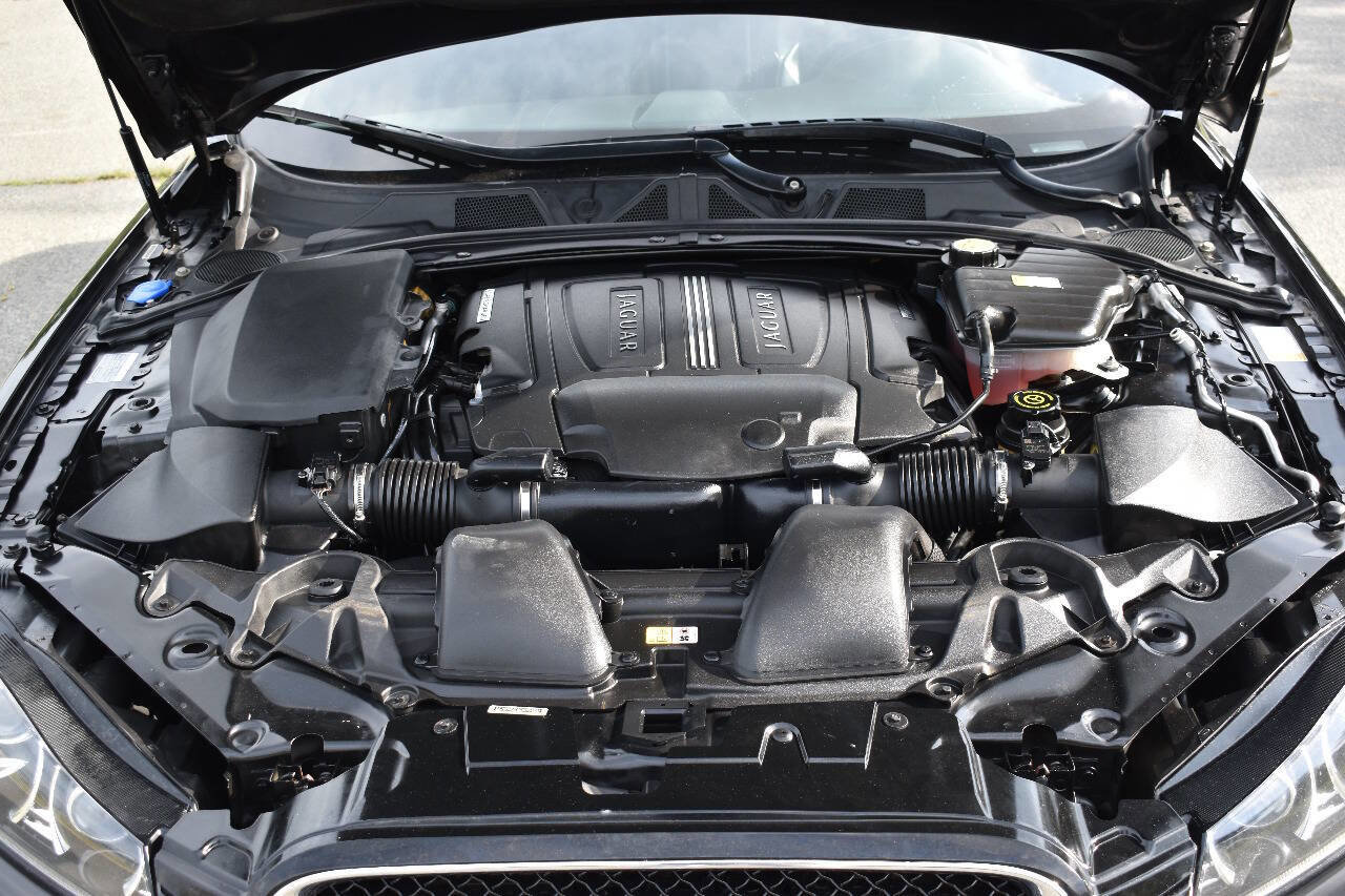 Used 2012 Jaguar XF R image 34