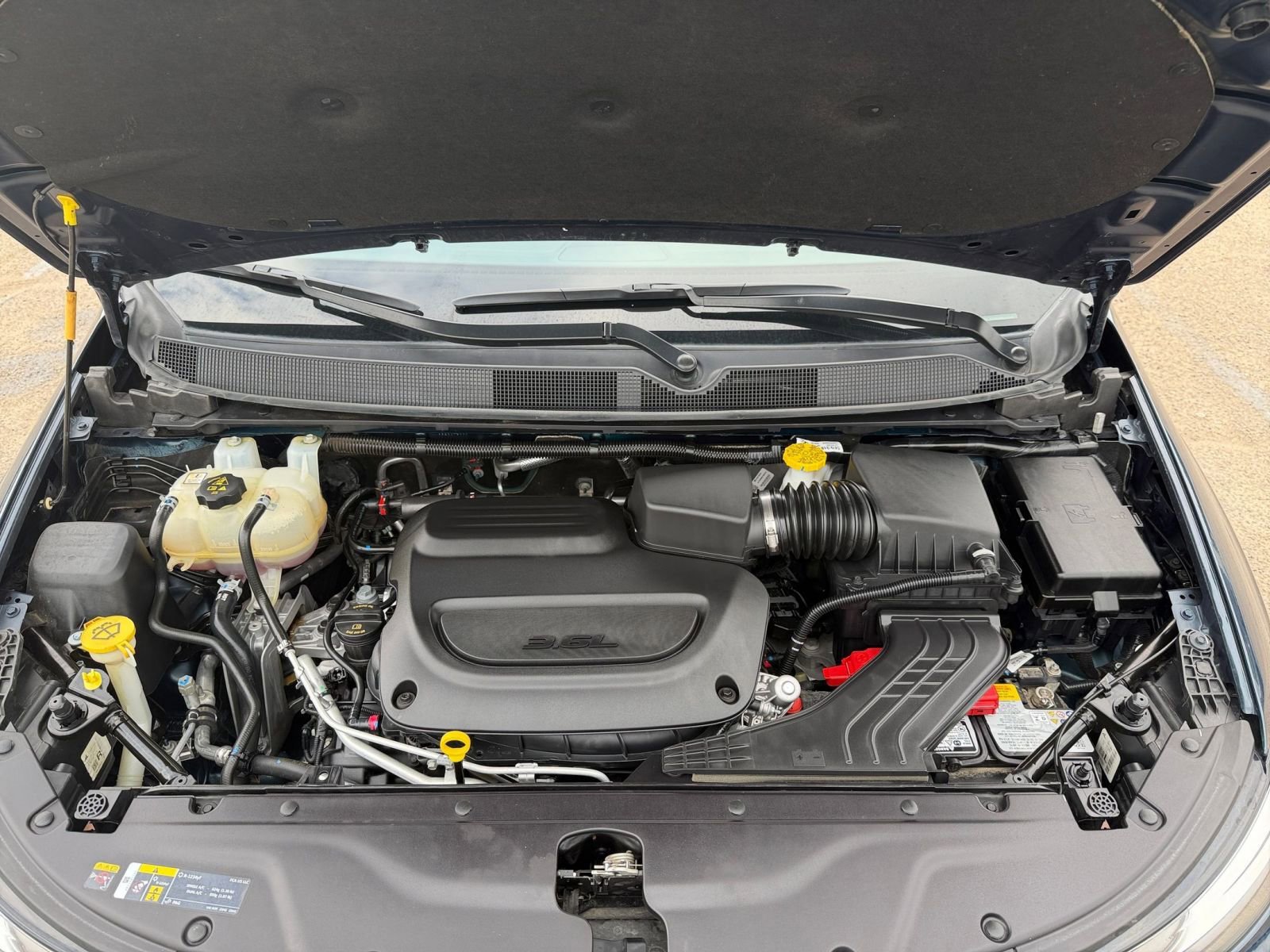 Used 2025 Chrysler Pacifica Limited image 37