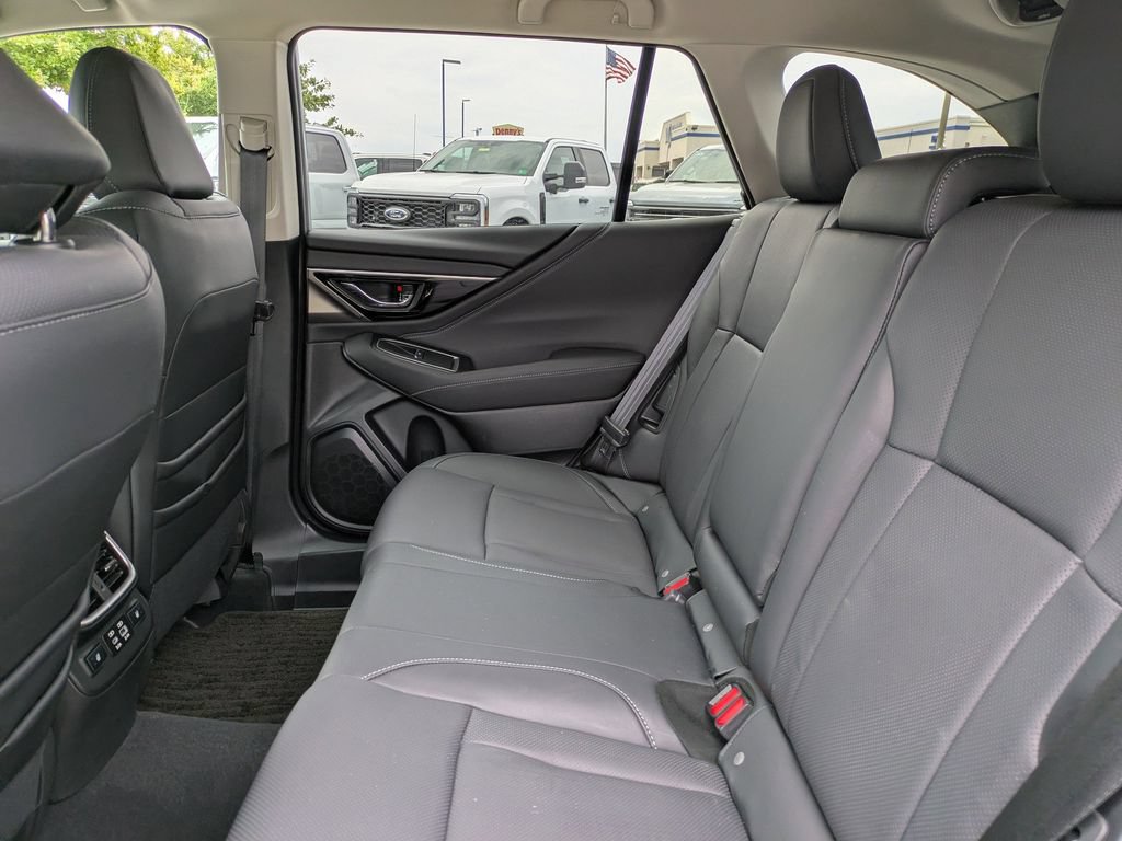 Used 2025 Subaru Outback Limited AWD/4WD image 14
