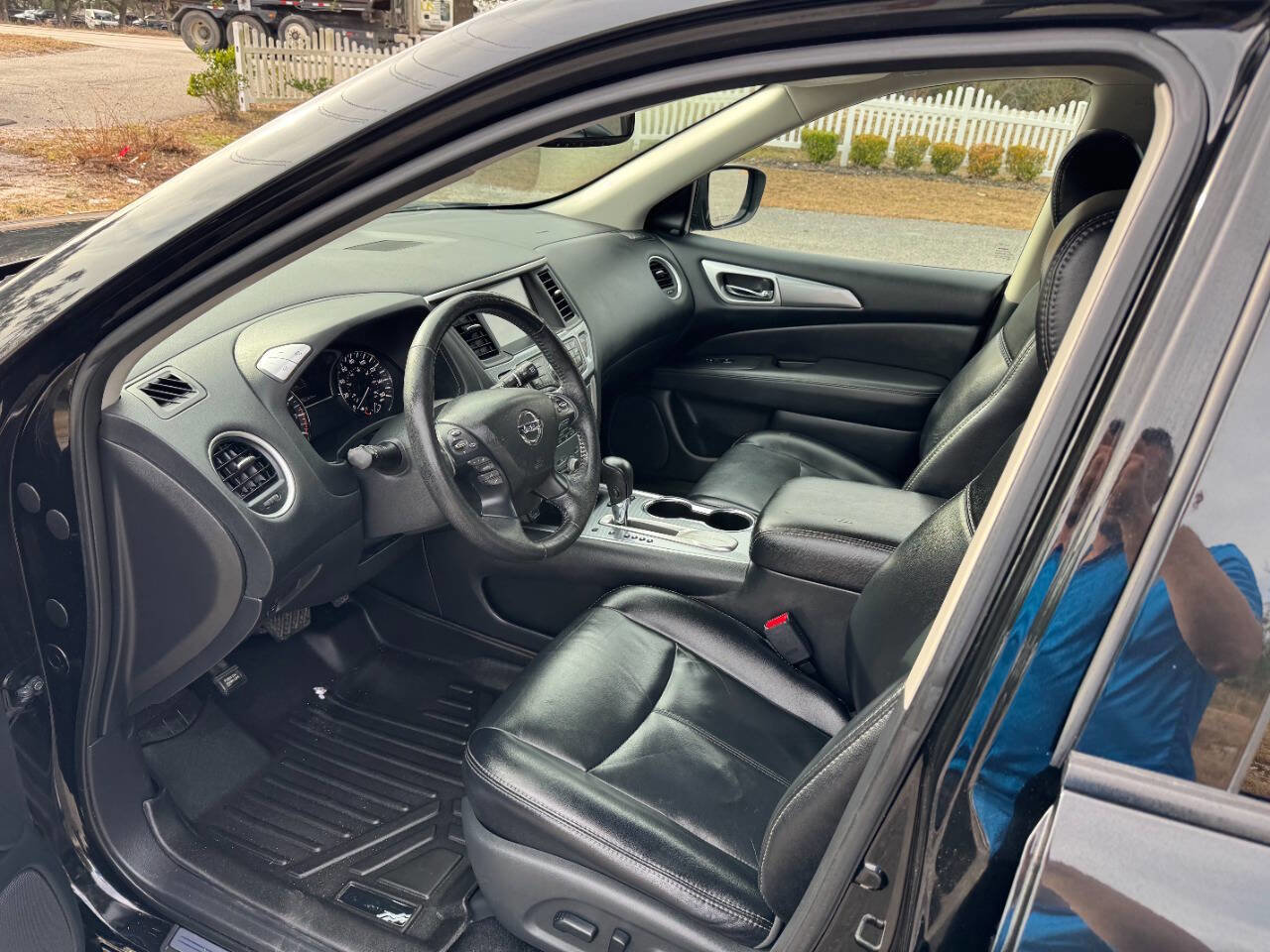 Used 2018 Nissan Pathfinder SL image 9