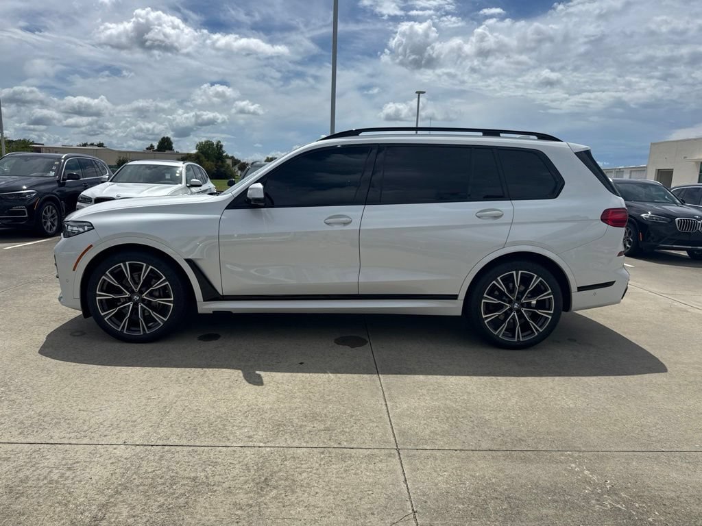 Certified 2022 BMW X7 xDrive40i w/ M Sport Package AWD/4WD image 2