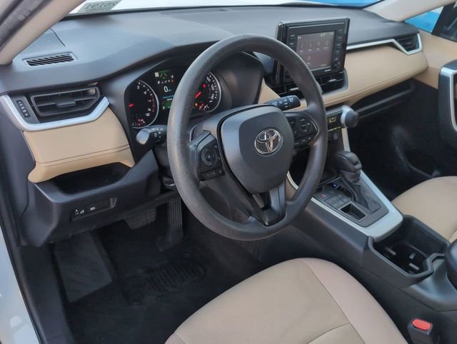 Used 2022 Toyota RAV4 LE AWD/4WD image 10