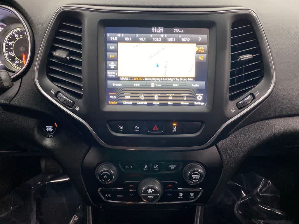 Used 2023 Jeep Cherokee Altitude Lux w/ Mopar Interior Package AWD/4WD image 21