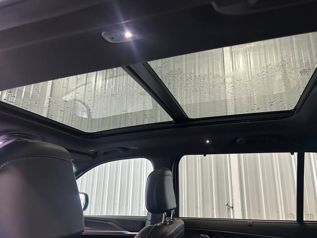 New 2025 Jeep Grand Cherokee L Limited w/ Luxury Tech Group II RWD image 13