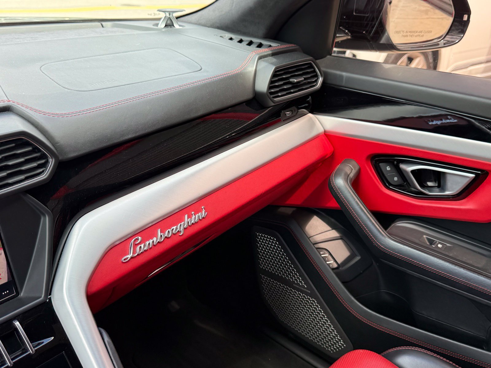 Used 2019 Lamborghini Urus AWD/4WD image 33