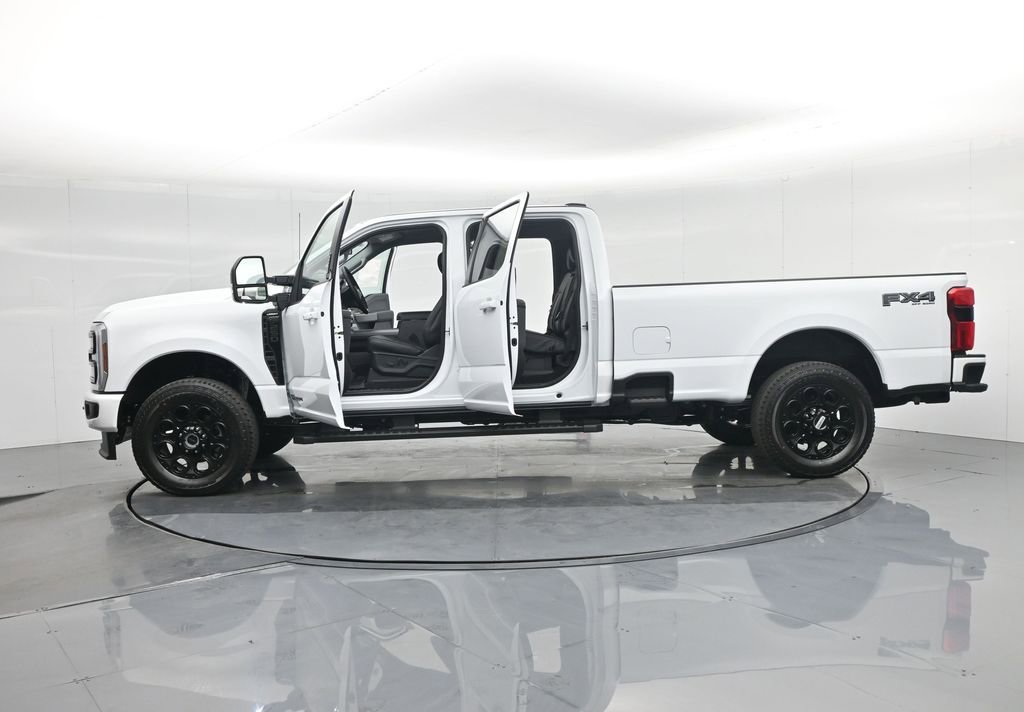 New 2026 Ford F250 Lariat w/ Black Appearance Package image 4
