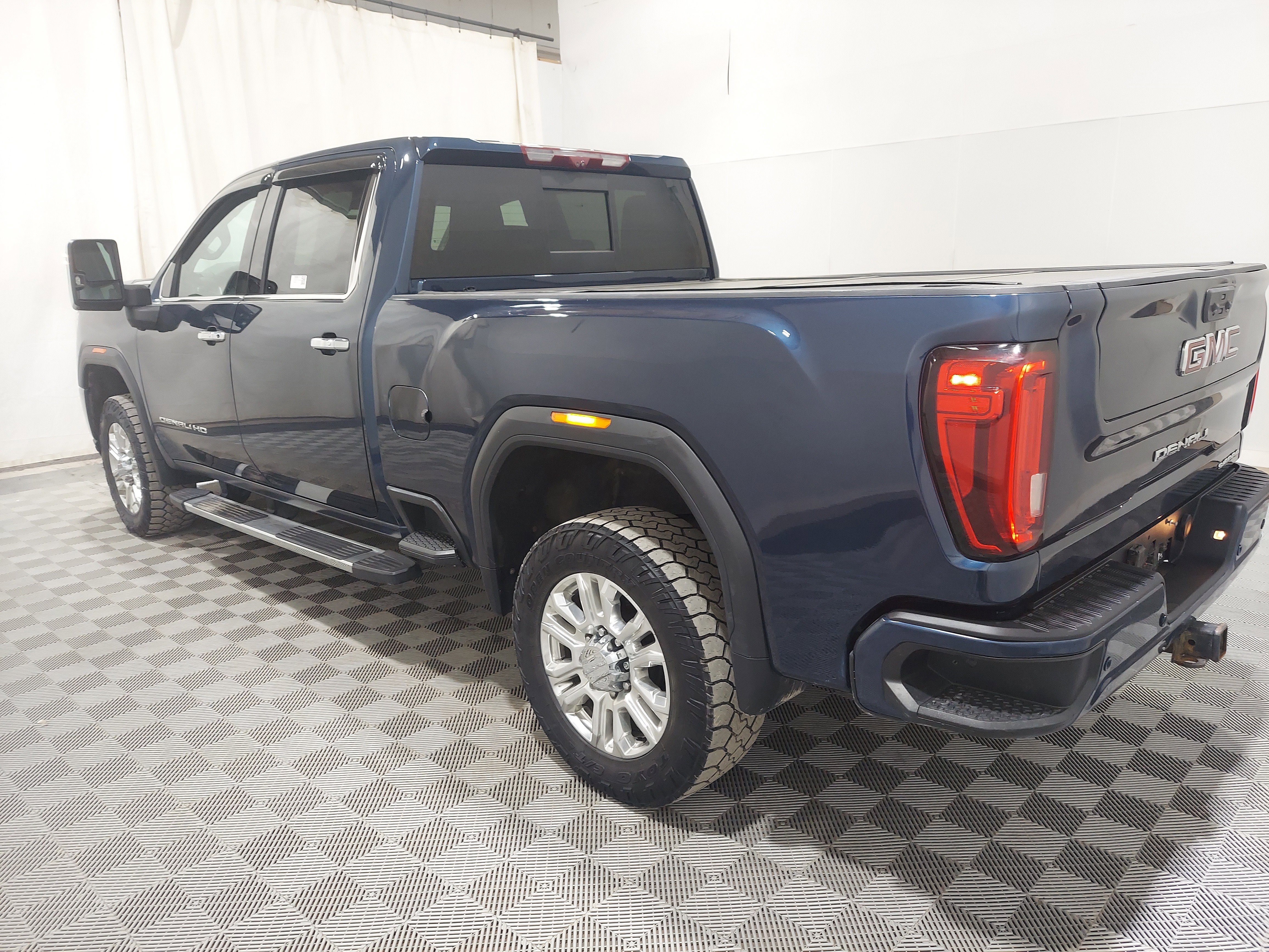 Used 2023 GMC Sierra 2500 Denali w/ Denali Ultimate Package AWD/4WD image 2