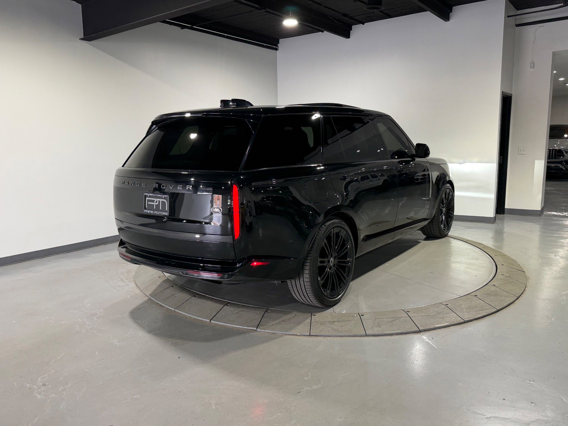 Used 2023 Land Rover Range Rover Long Wheelbase SE AWD/4WD image 9