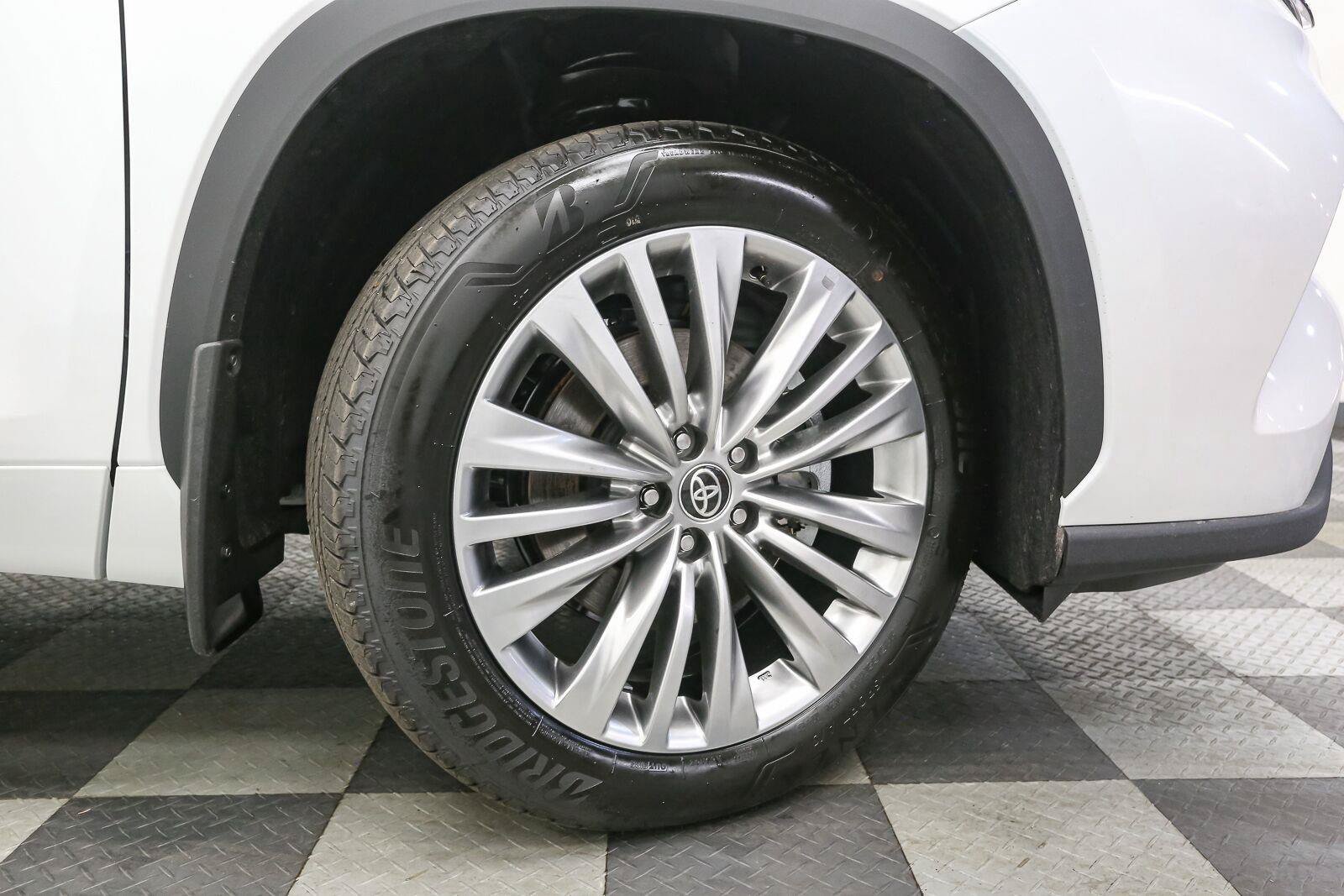 Used 2026 Toyota Highlander Platinum AWD/4WD image 18