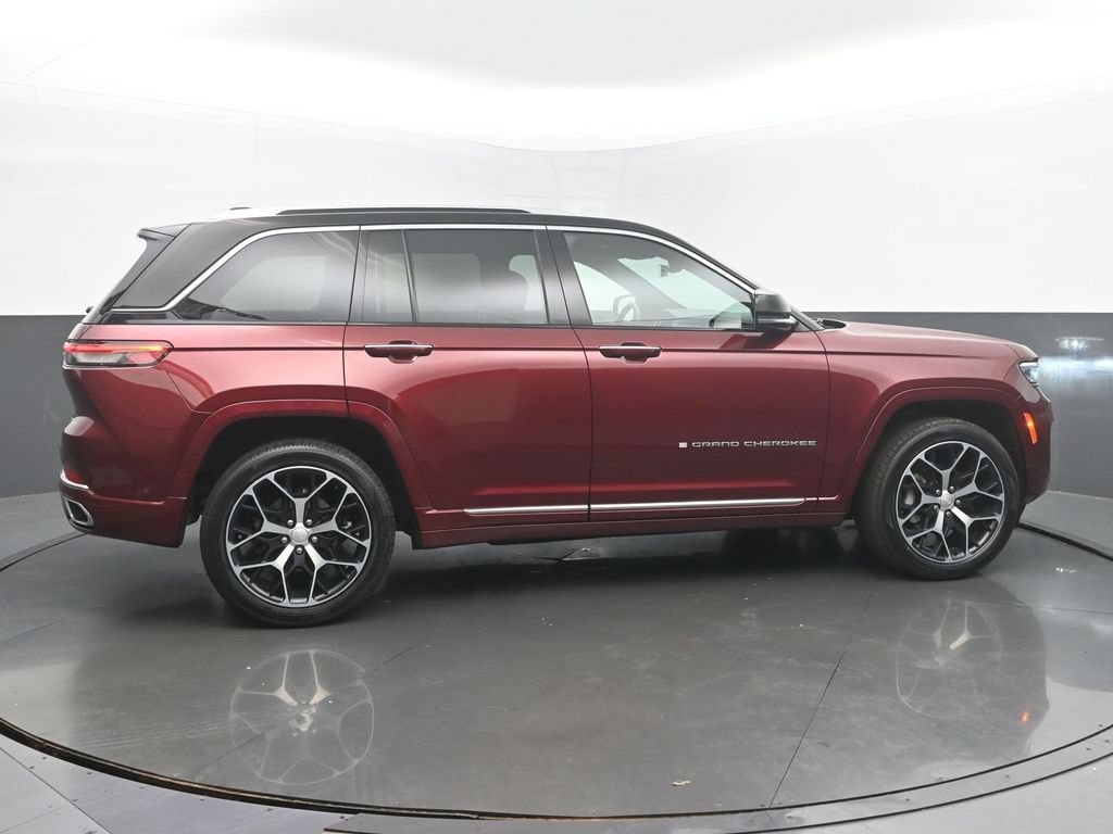 Used 2023 Jeep Grand Cherokee Summit AWD/4WD image 6