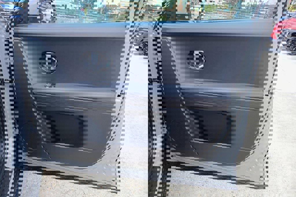 New 2025 Hyundai Venue Limited image 12