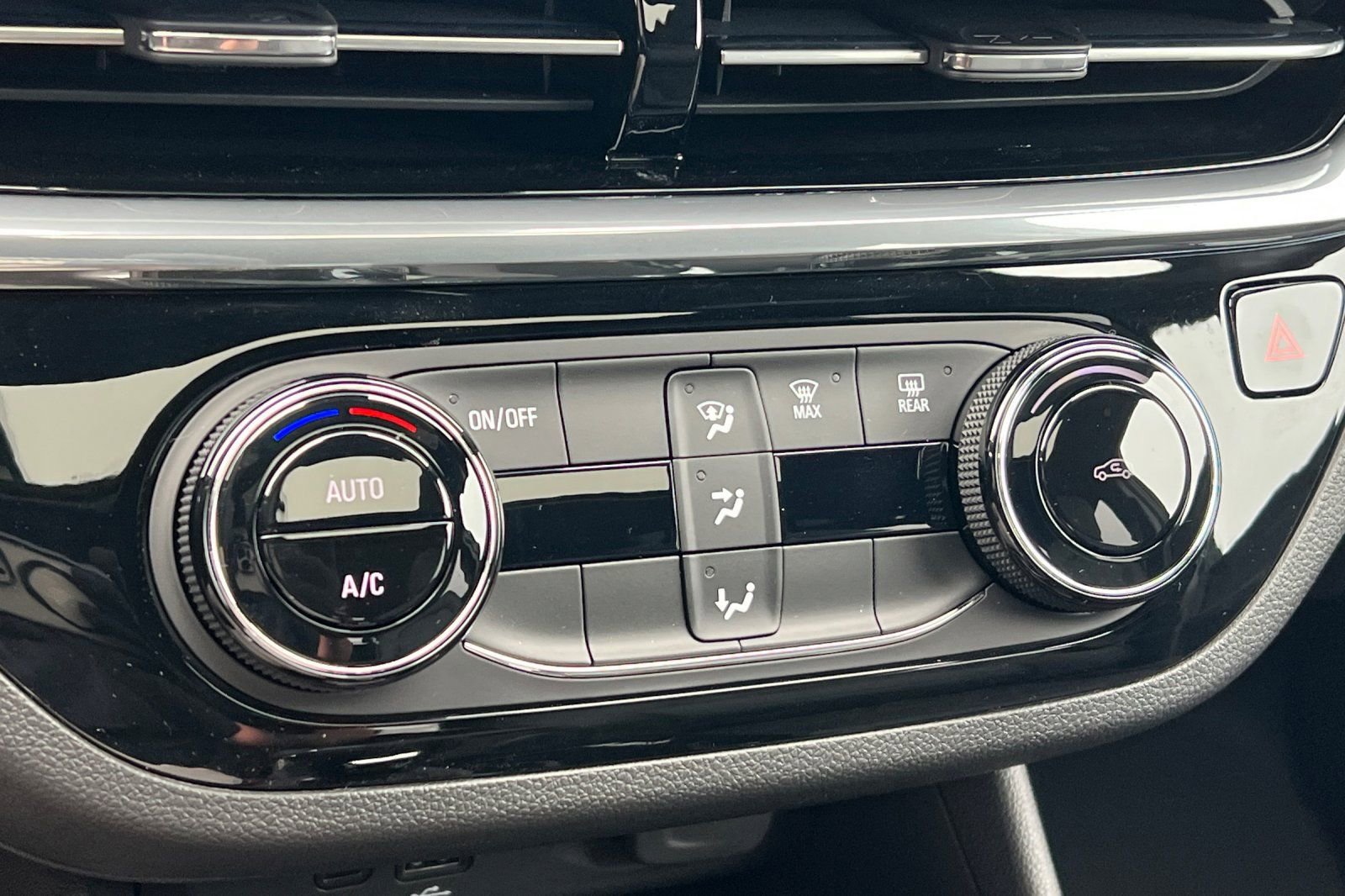 New 2026 Buick Envista Sport Touring image 19