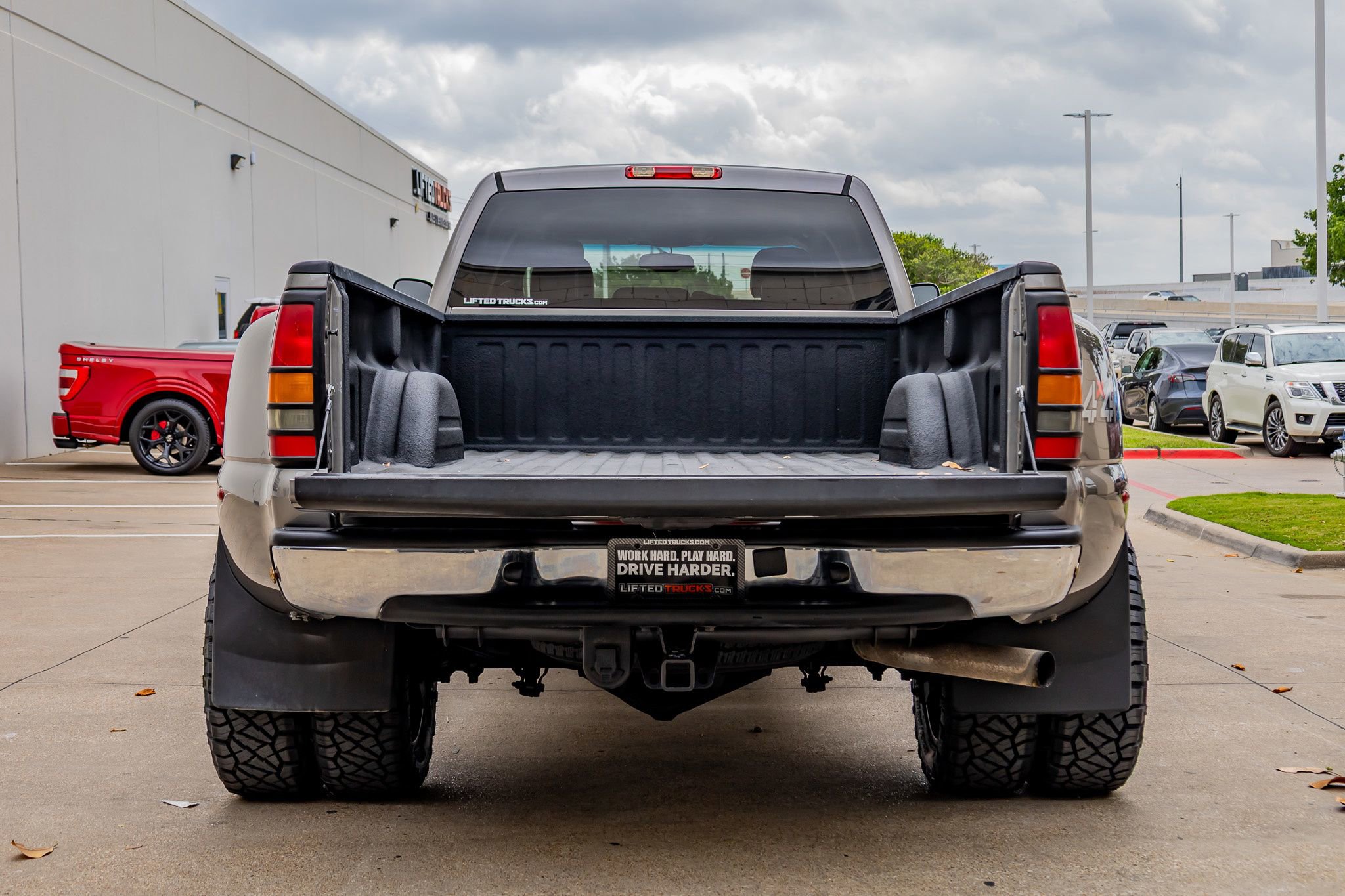 Used 2007 GMC Sierra 3500 SLT w/ Heavy-Duty Power Package image 9