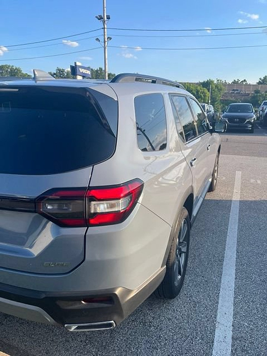 Used 2025 Honda Pilot Elite image 8