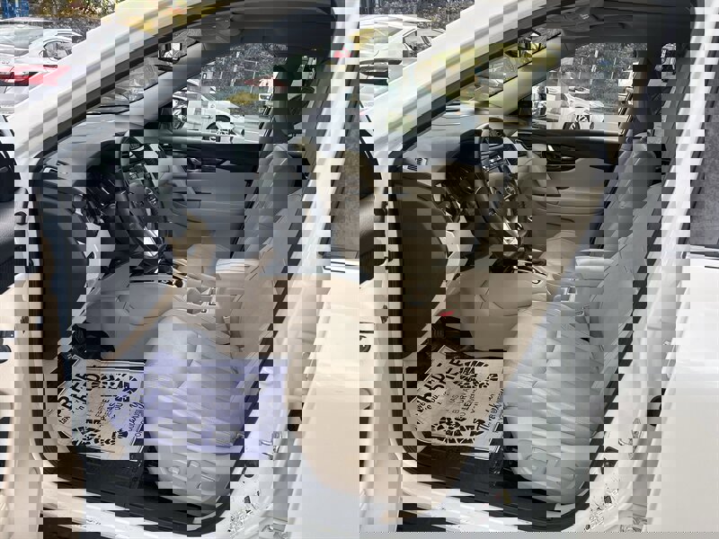 Used 2018 Nissan Rogue SL w/ Premium Package image 10