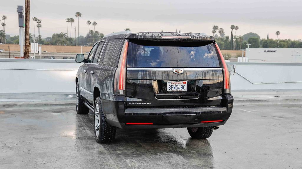 Used 2018 Cadillac Escalade ESV Premium Luxury image 7