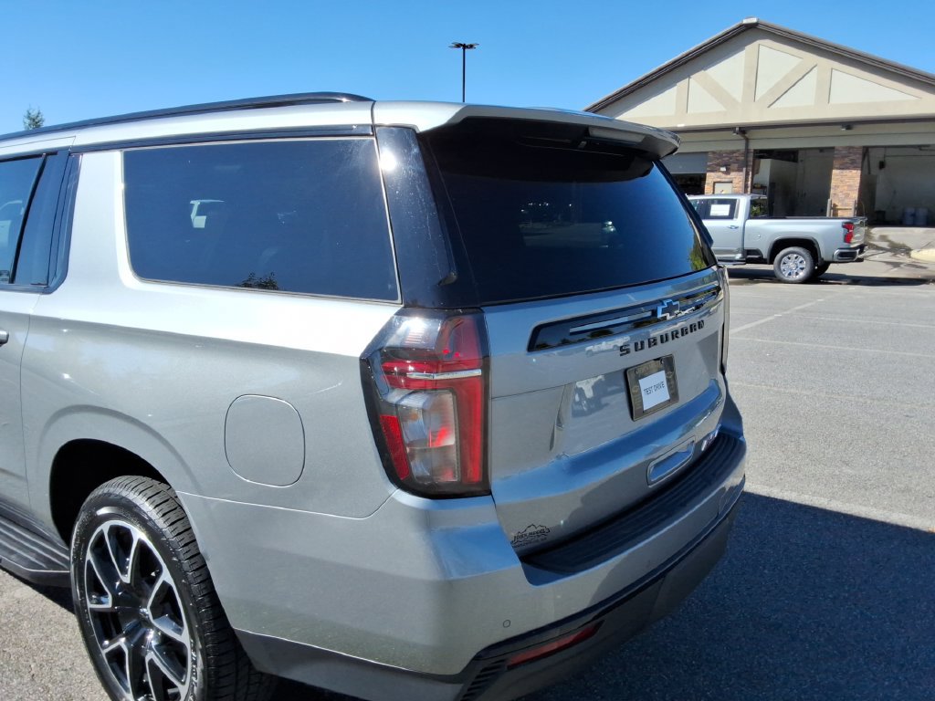 Certified 2024 Chevrolet Suburban RST w/ Luxury Package RWD image 14