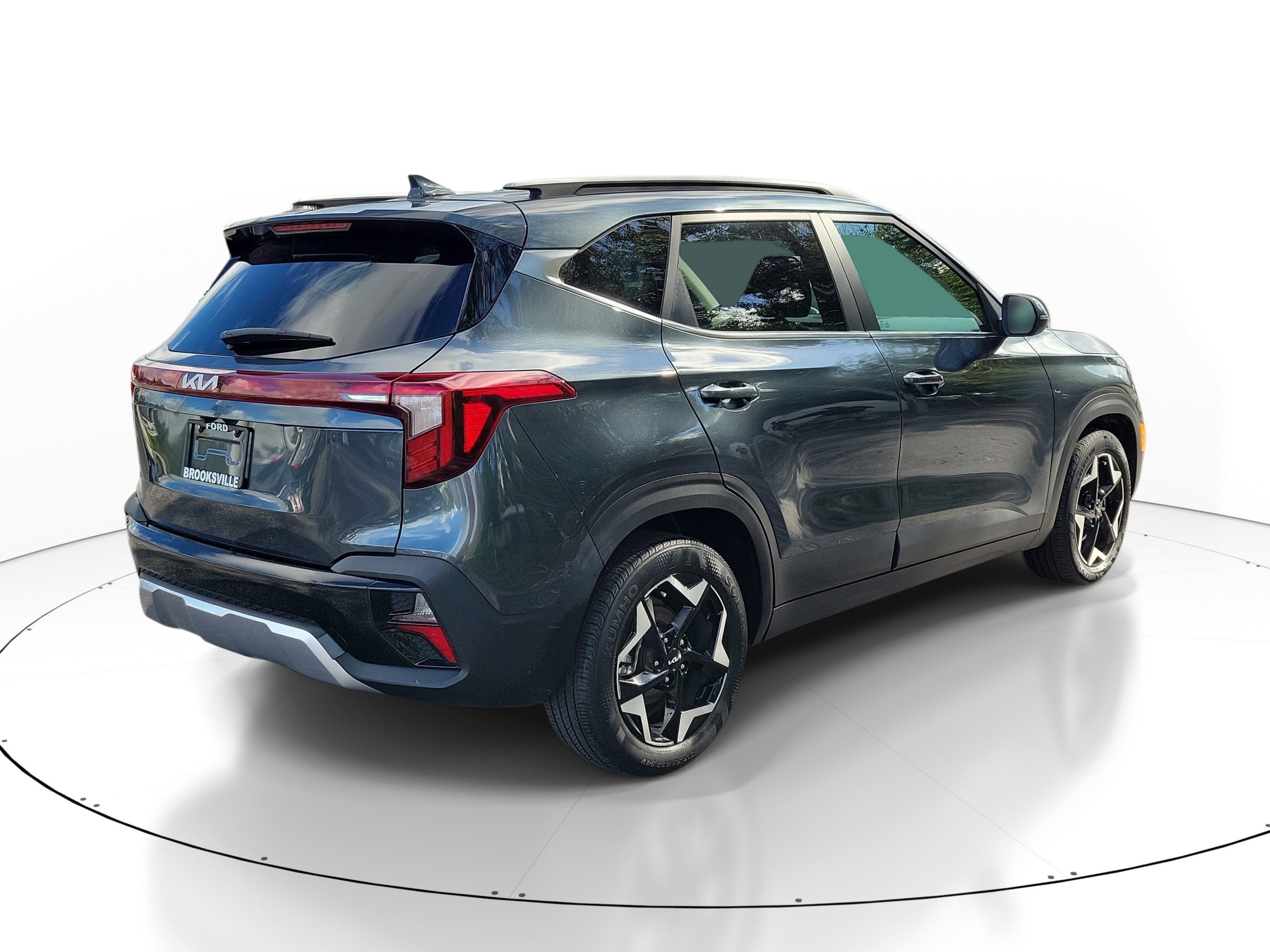 Used 2024 Kia Seltos EX FWD image 2