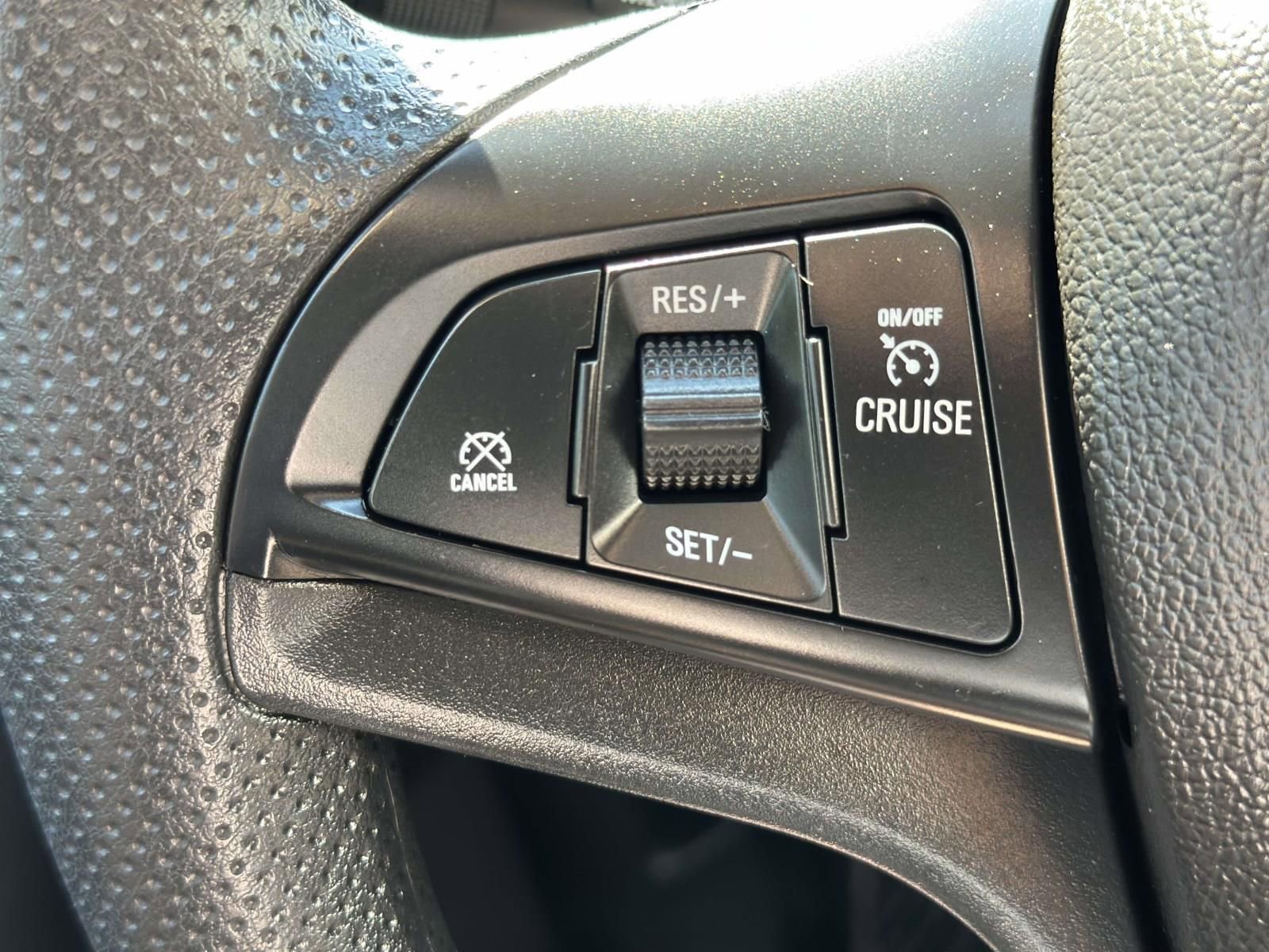 Used 2020 Chevrolet Trax LT AWD/4WD image 14