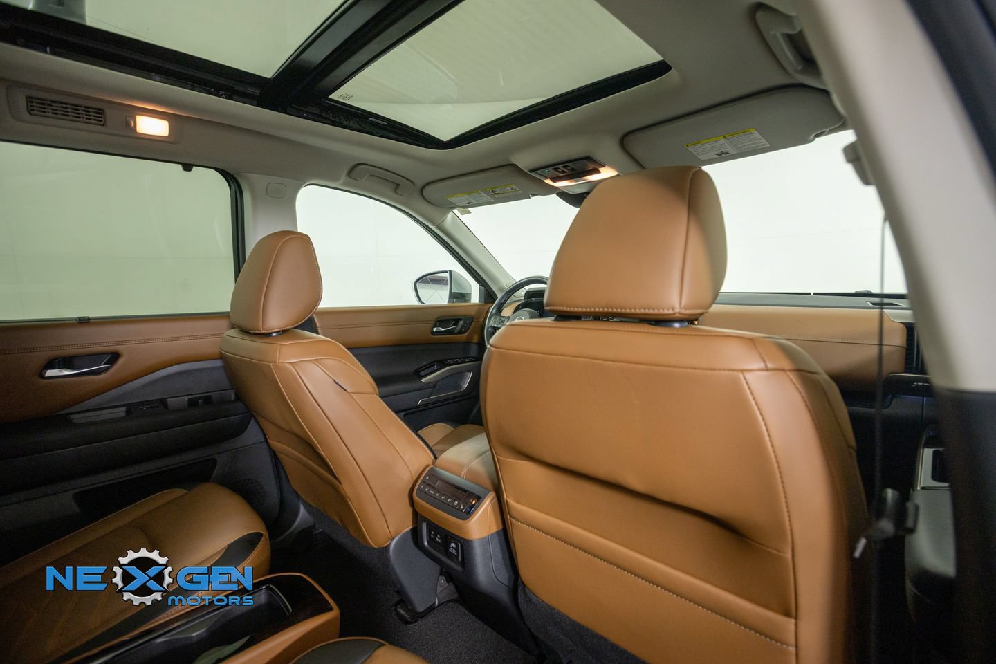 Used 2022 Nissan Pathfinder Platinum AWD/4WD image 37