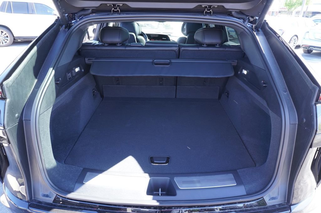 New 2026 Cadillac Lyriq V image 7