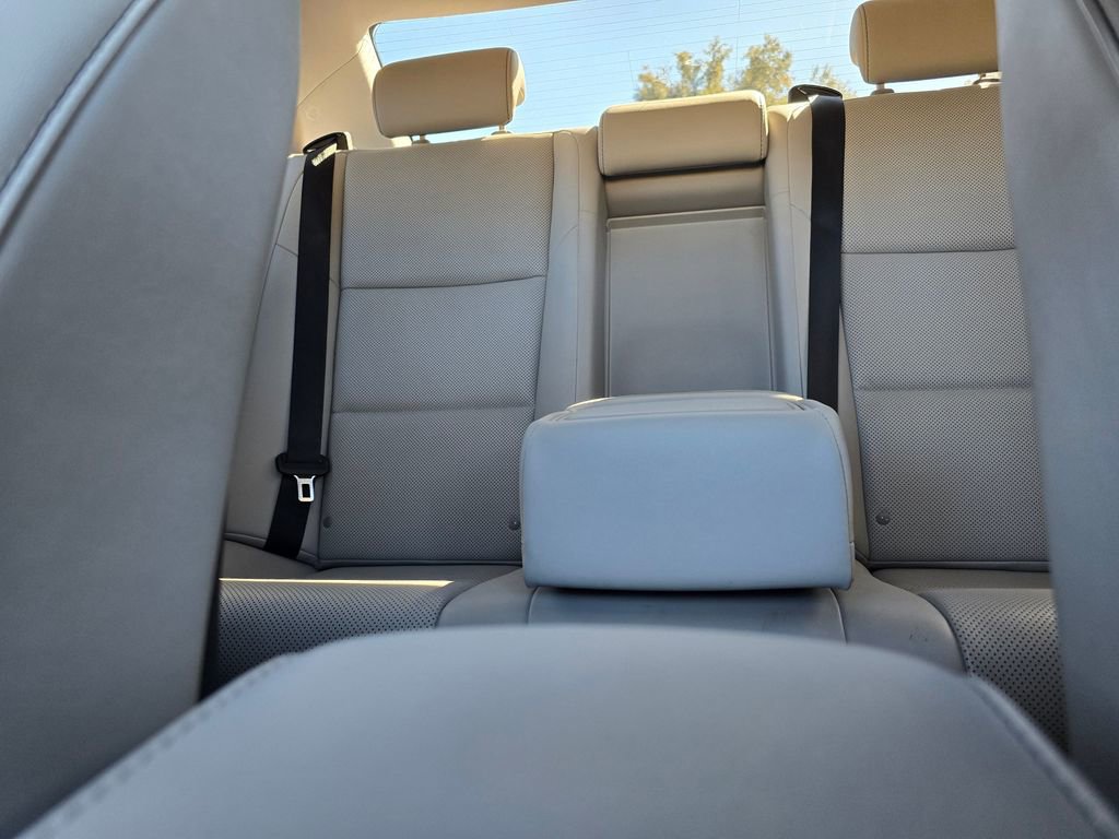 Used 2016 Lexus ES 300h image 46