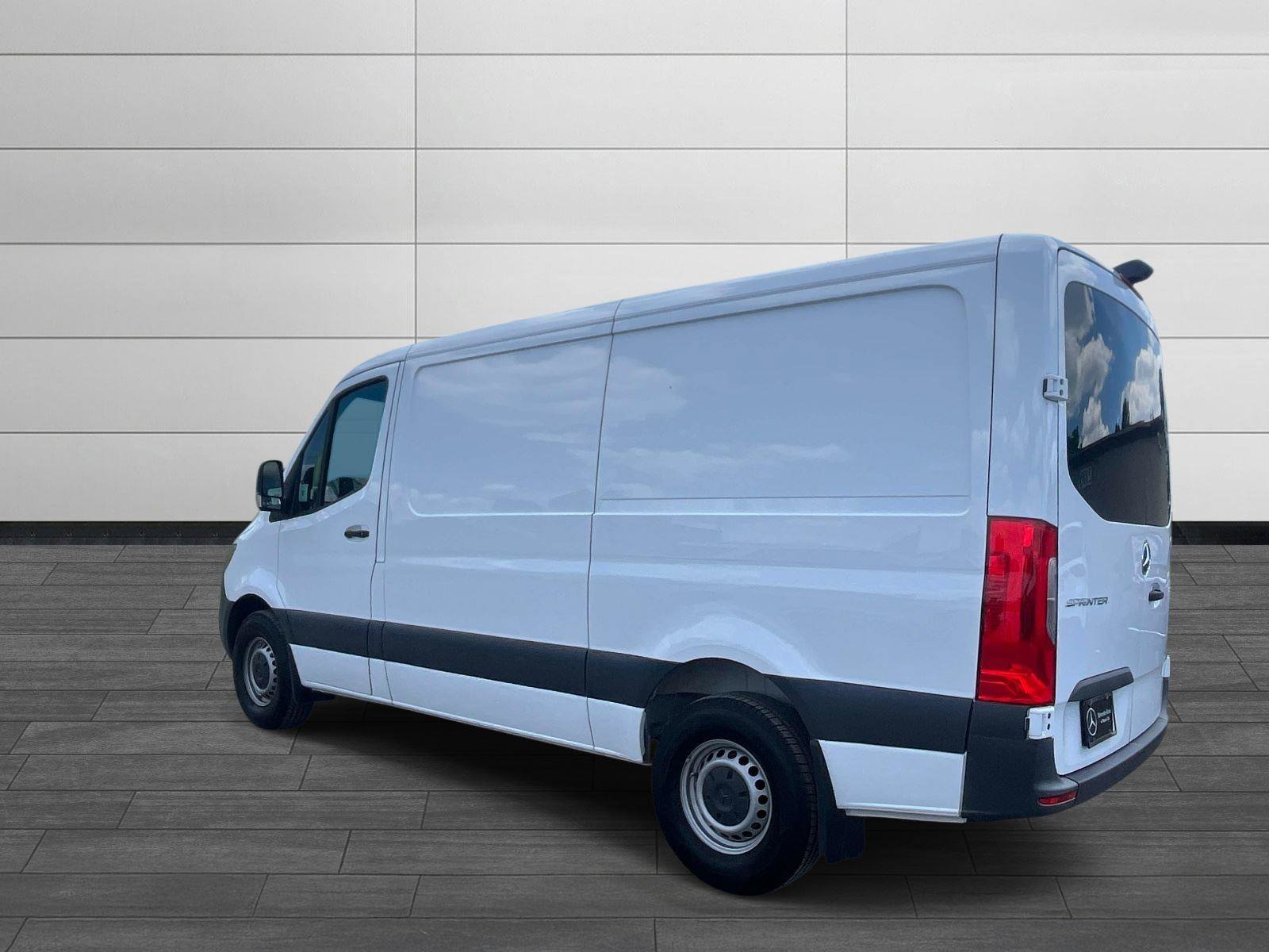 Used 2024 Mercedes-Benz Sprinter 2500 image 4