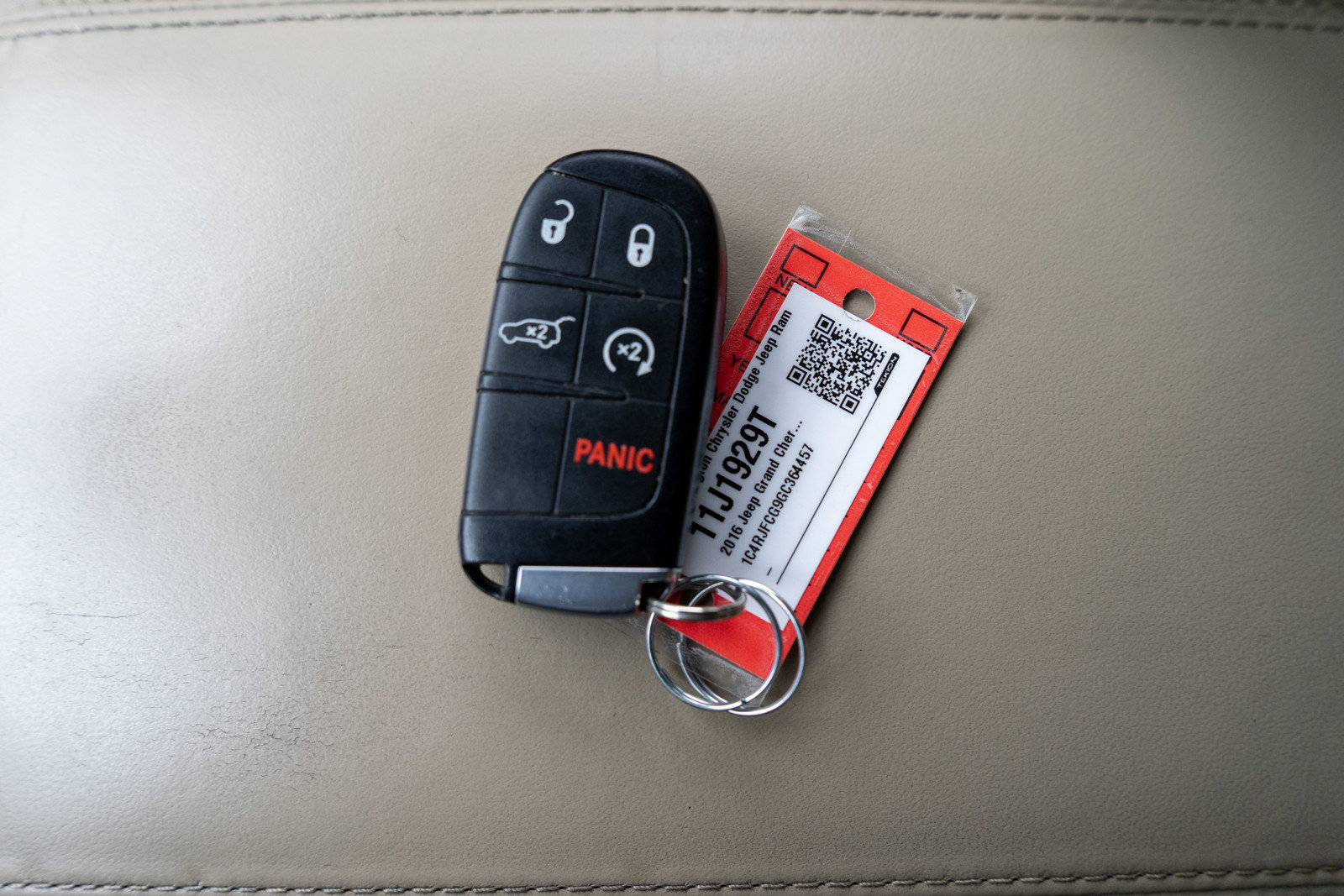 Used 2016 Jeep Grand Cherokee Overland w/ Advanced Technology Group AWD/4WD image 31
